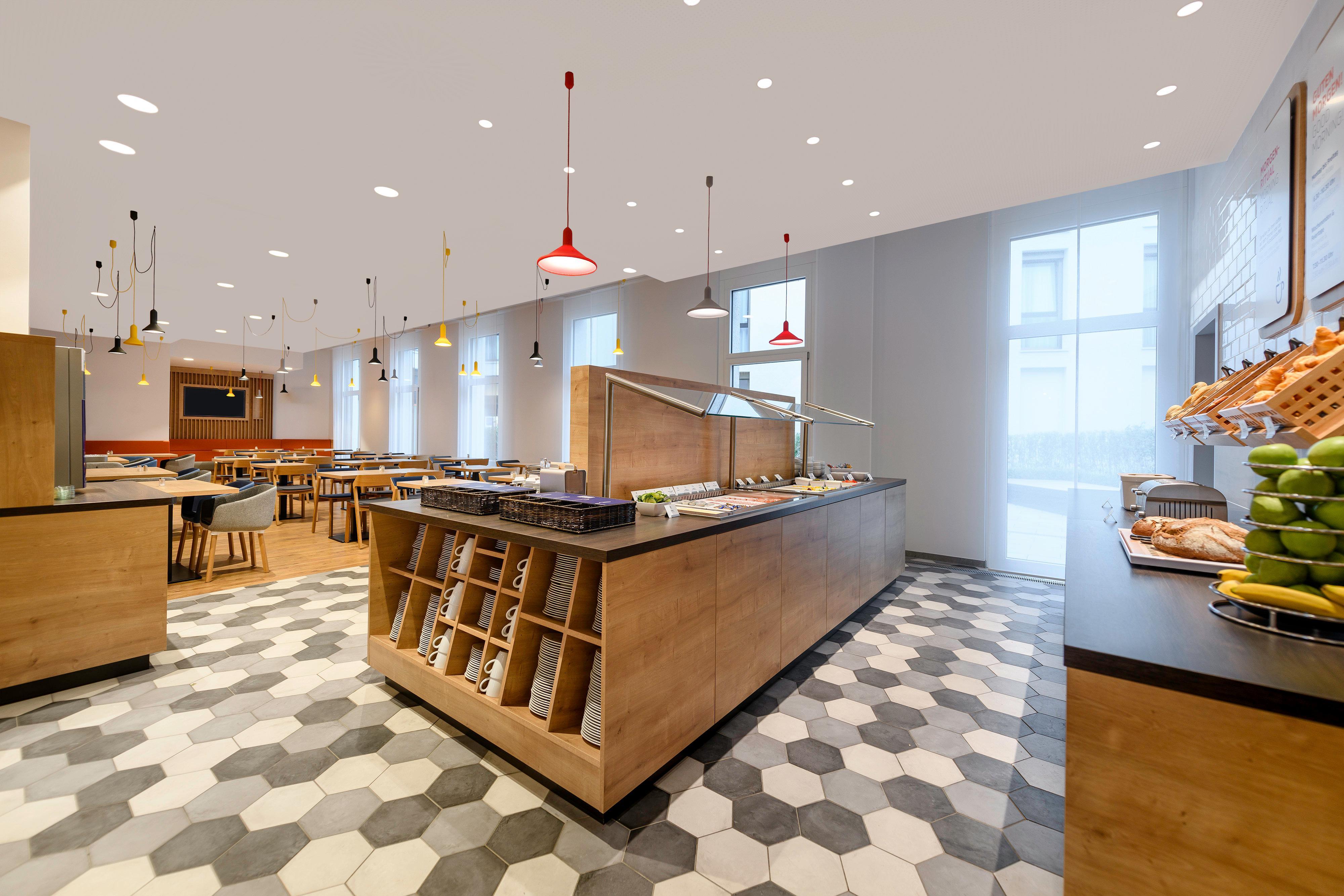 Holiday Inn Express - Regensburg By Ihg Bagian luar foto