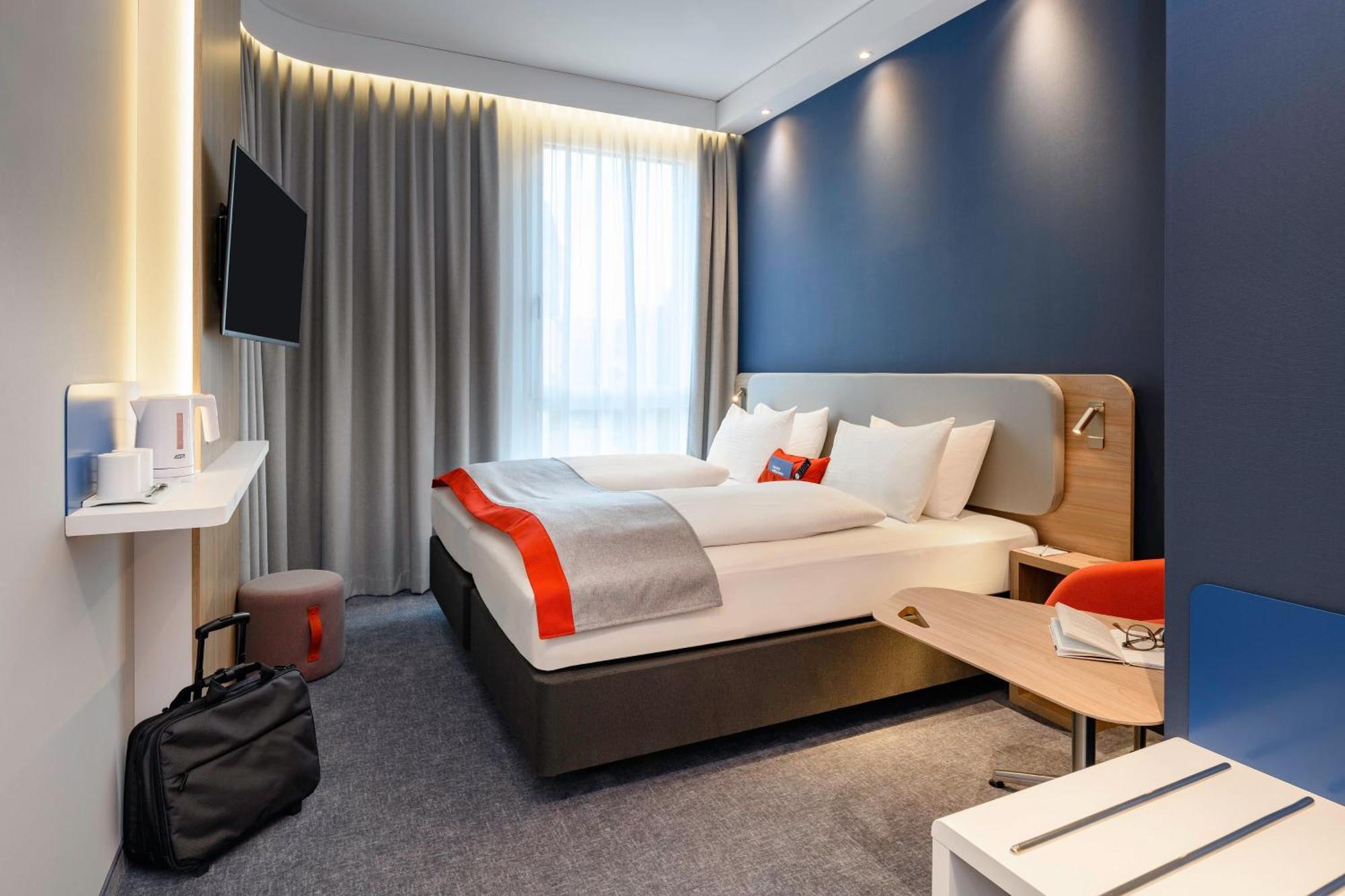 Holiday Inn Express - Regensburg By Ihg Bagian luar foto